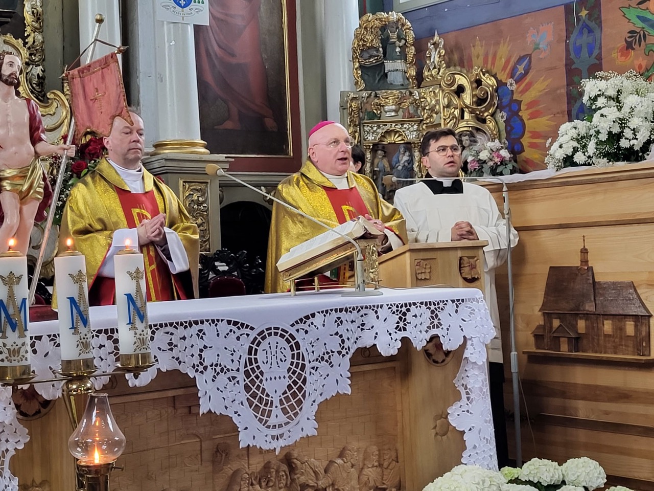 w duży